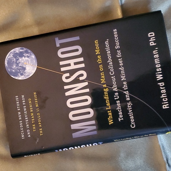 Books Other - Moonshot a‎ novel